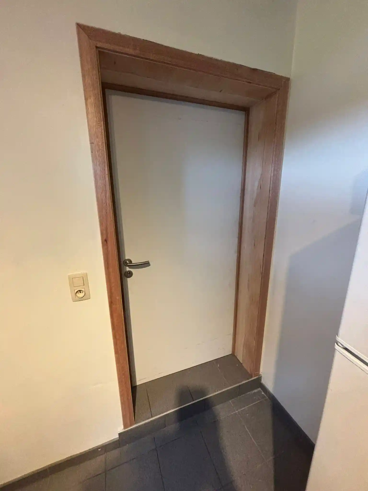 Pose de porte intérieure sur mesure par AJM Menuiserie à Ortho