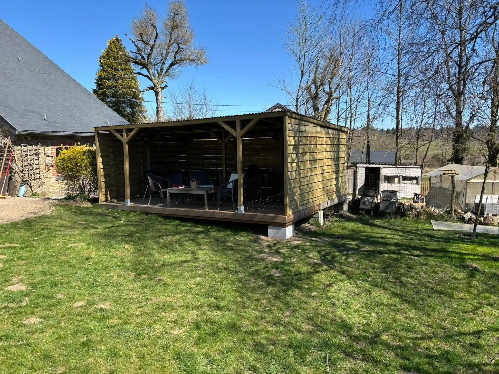 Rénovation et extension d'une pergola en bois, AJM Menuiserie